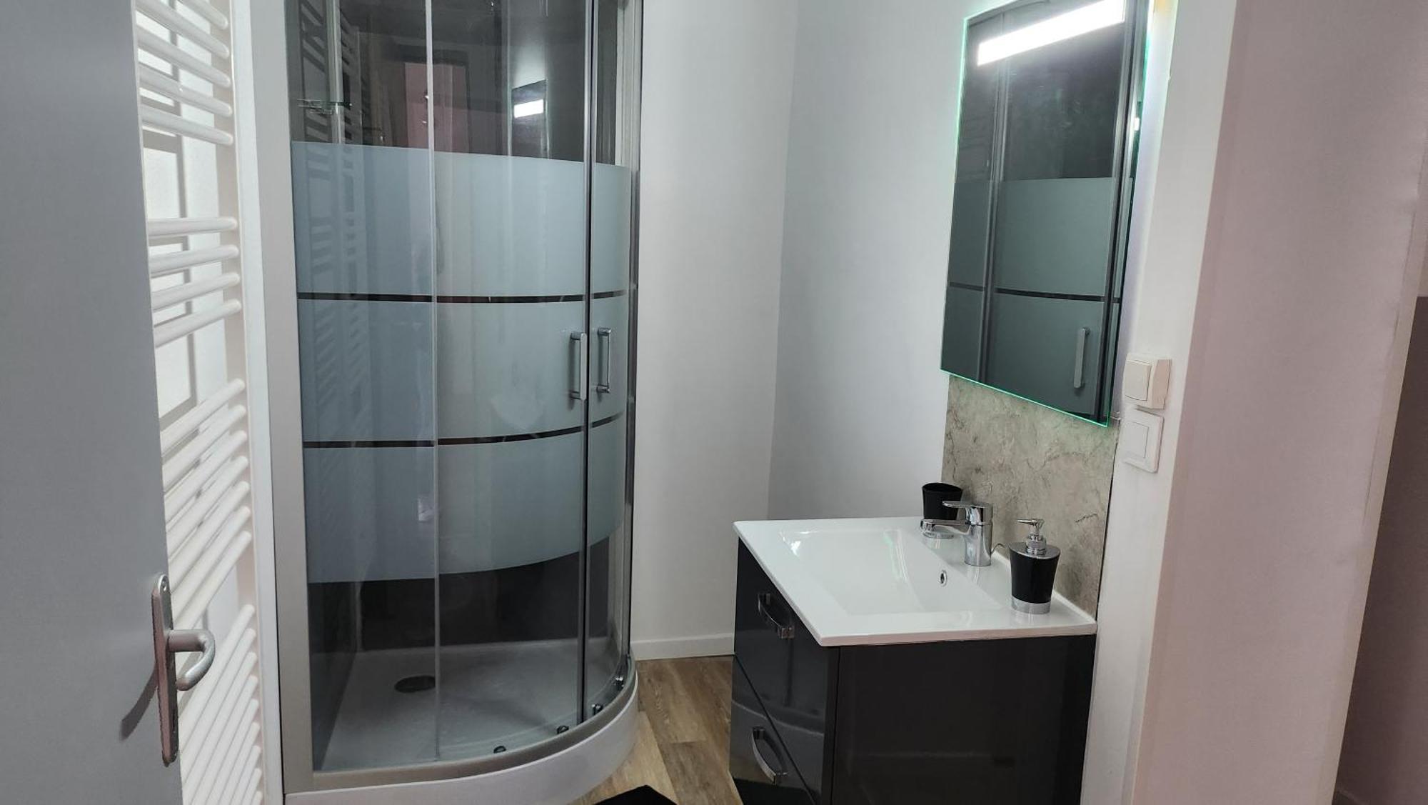 Appartement Tout Confort Vue Sur Les Forts Salins-les-Bains Exterior foto